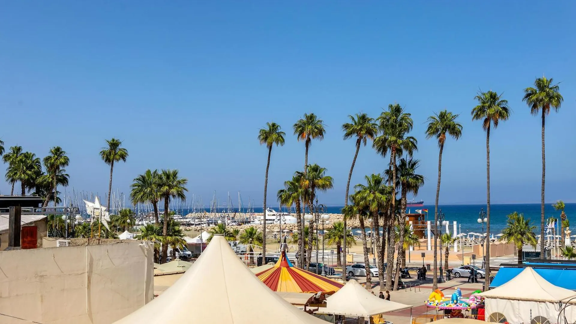 Airbnsea City Centre Side Sea View Apartments Larnaca