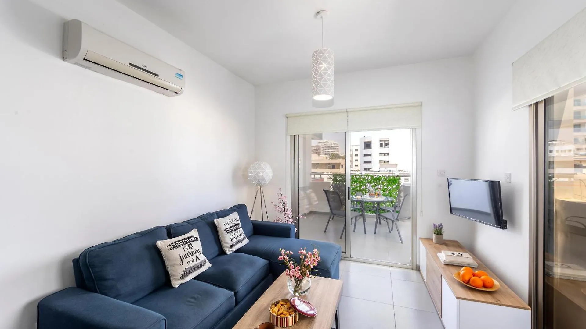 Airbnsea City Centre Side Sea View Apartments Larnaca