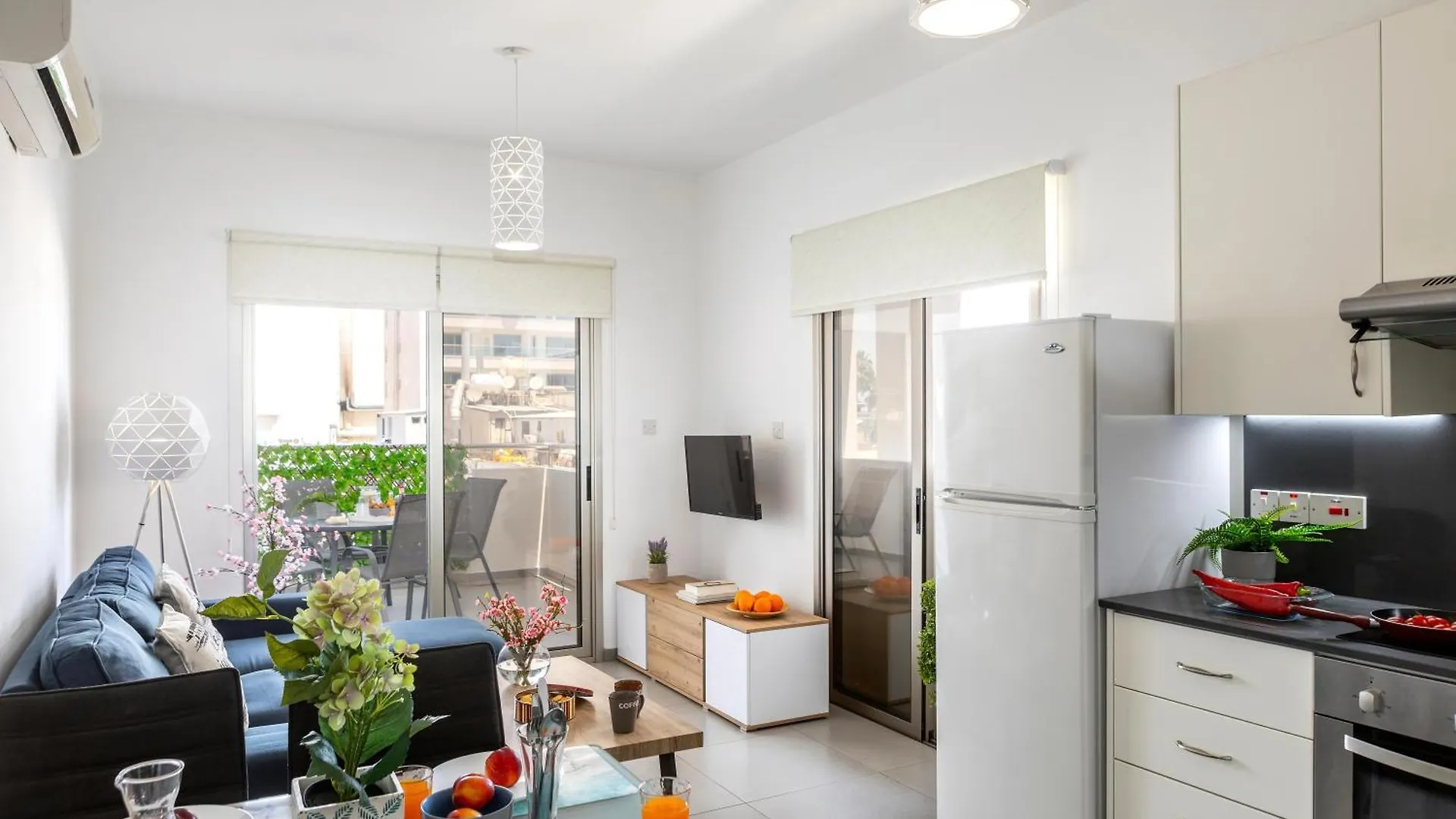 Airbnsea City Centre Side Sea View Apartments Larnaca 0*,  Cypr