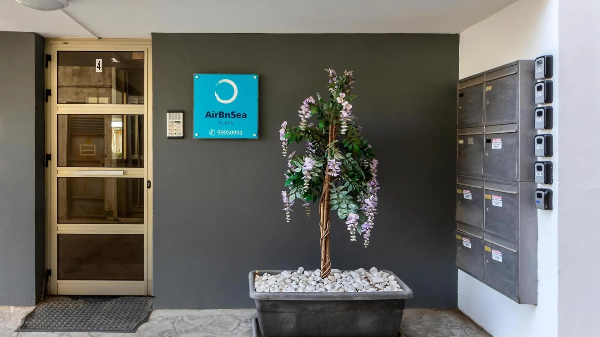 Airbnsea City Centre Side Sea View Apartments Larnaca Cipro