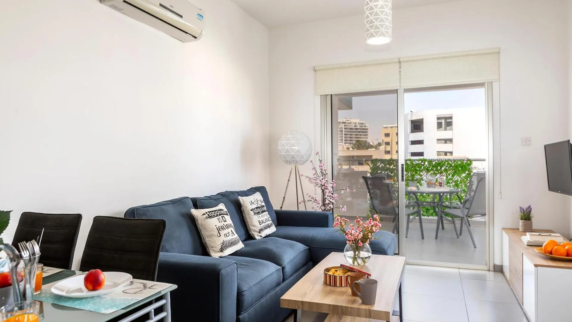 Airbnsea City Centre Side Sea View Apartments Larnaca