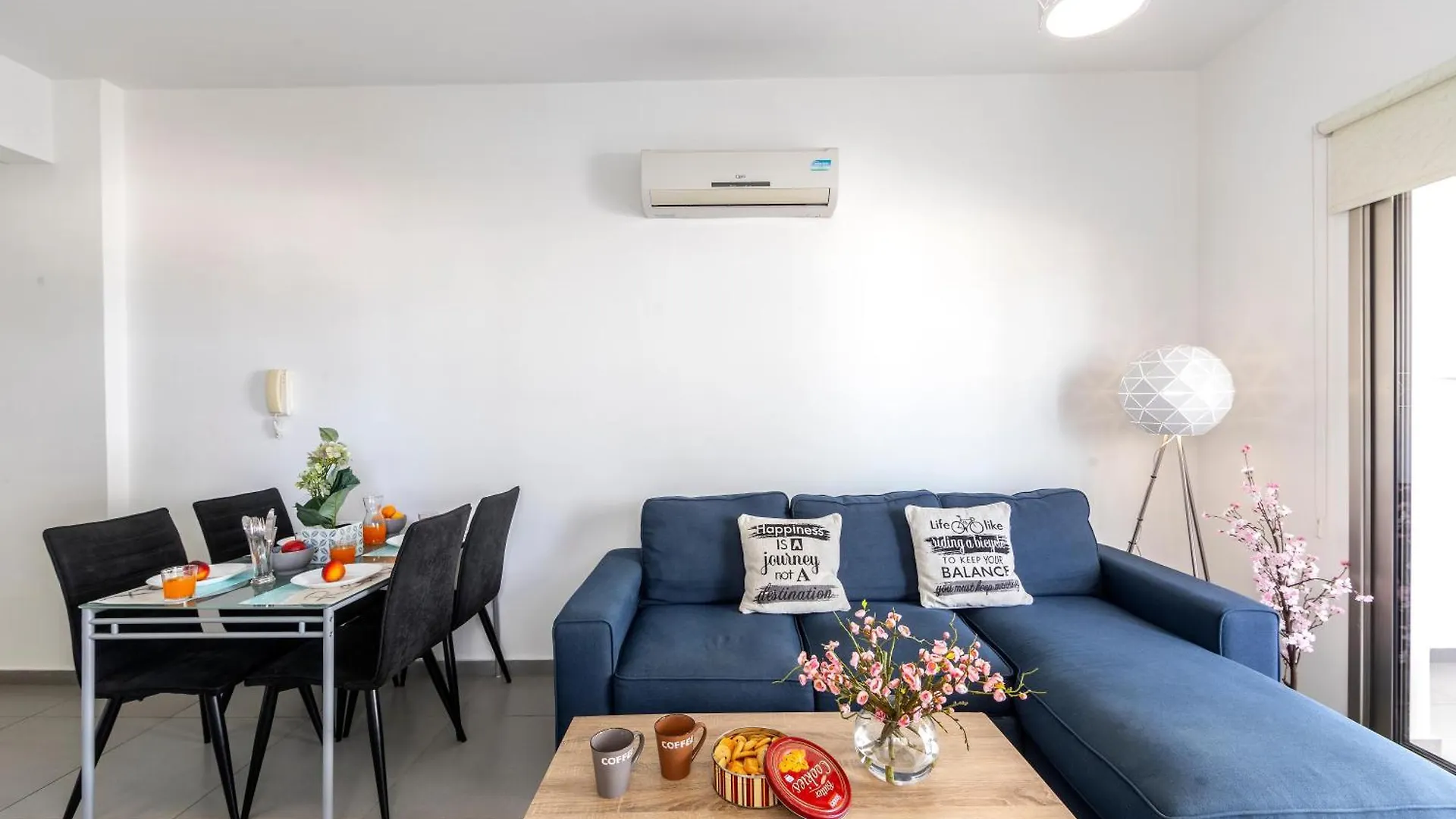 Airbnsea City Centre Side Sea View Apartments Larnaca