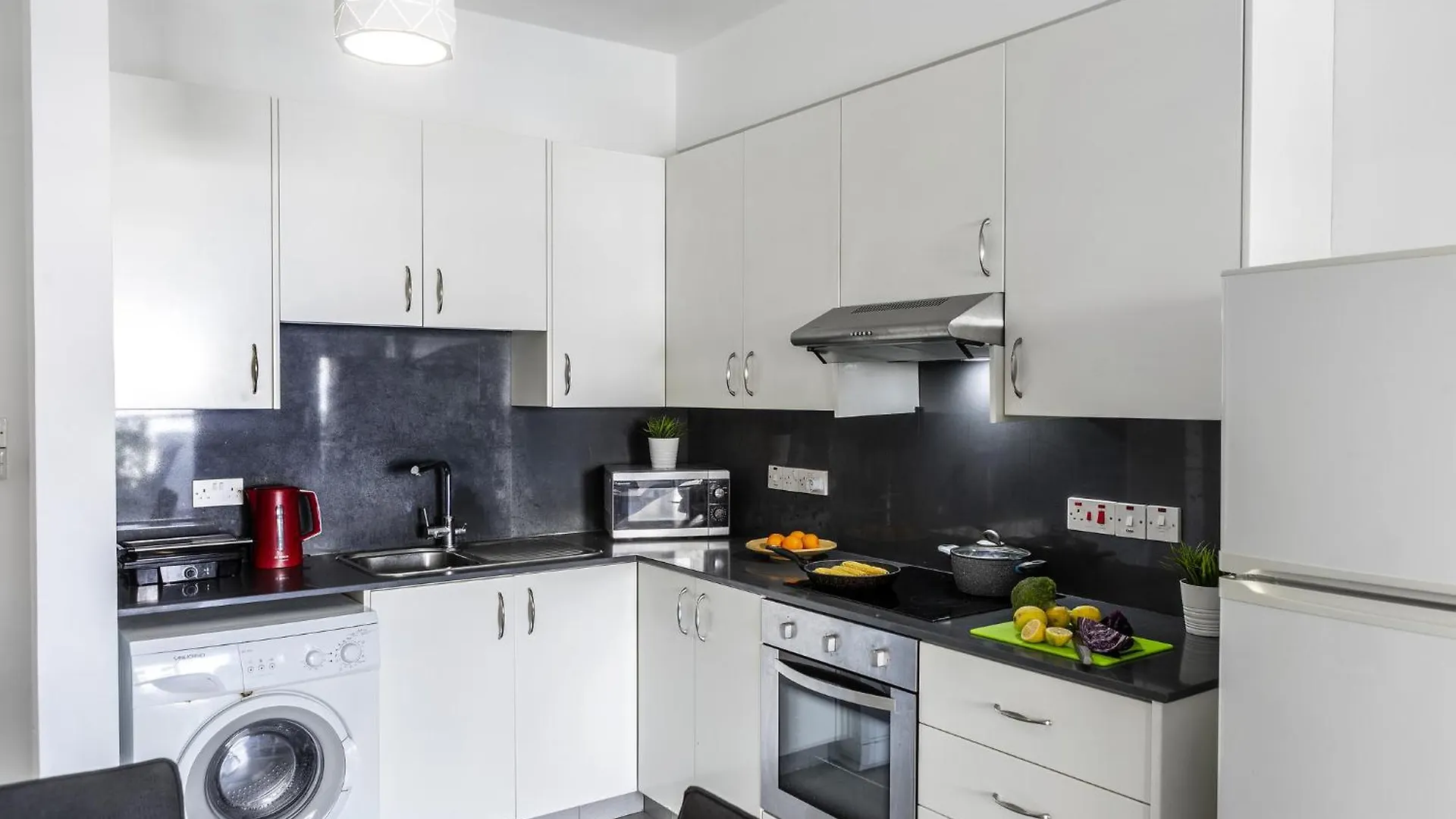 Airbnsea City Centre Side Sea View Apartments Larnaca 0*,