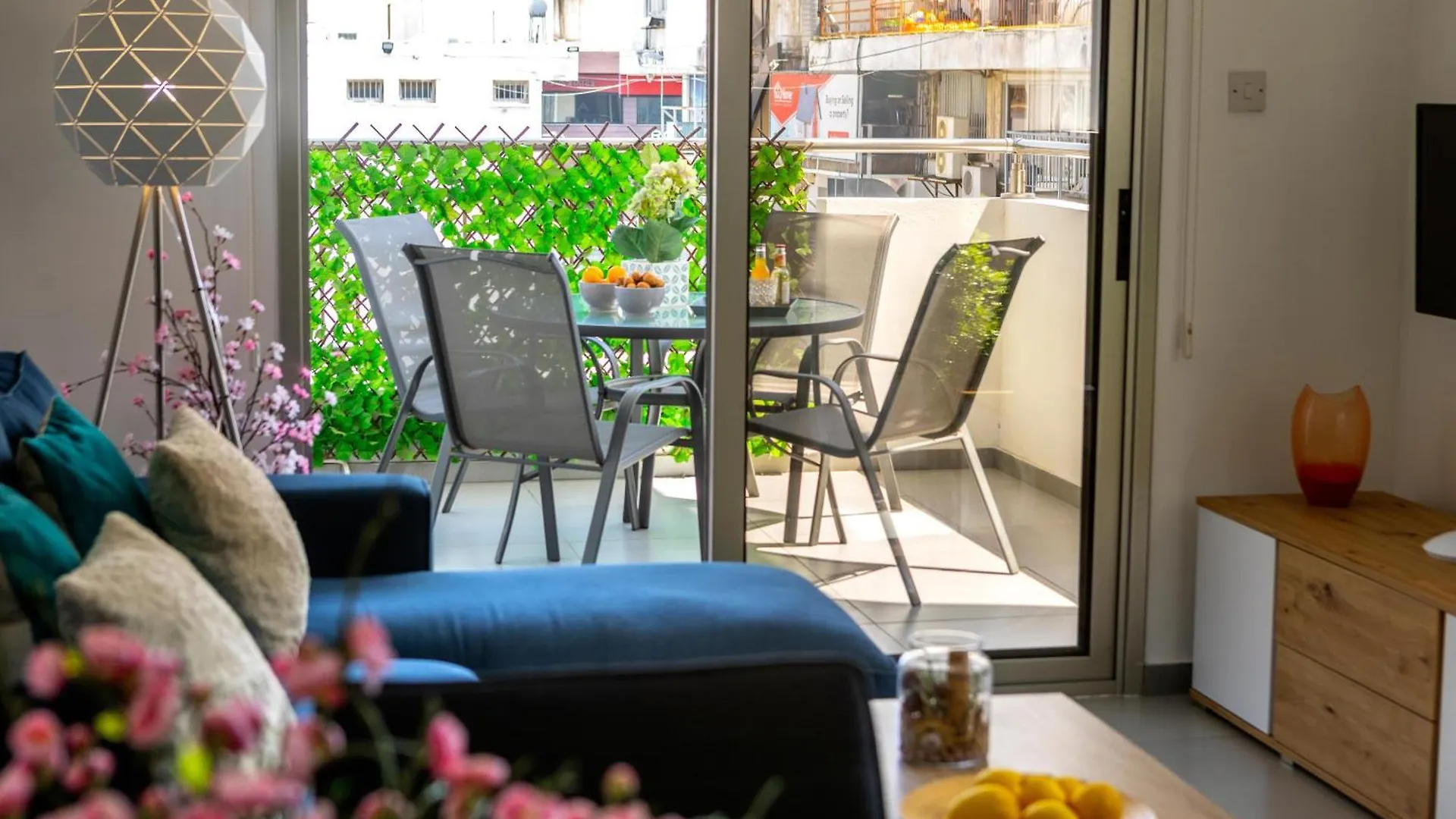 Airbnsea City Centre Side Sea View Apartments Larnaca 0*,  Cipro