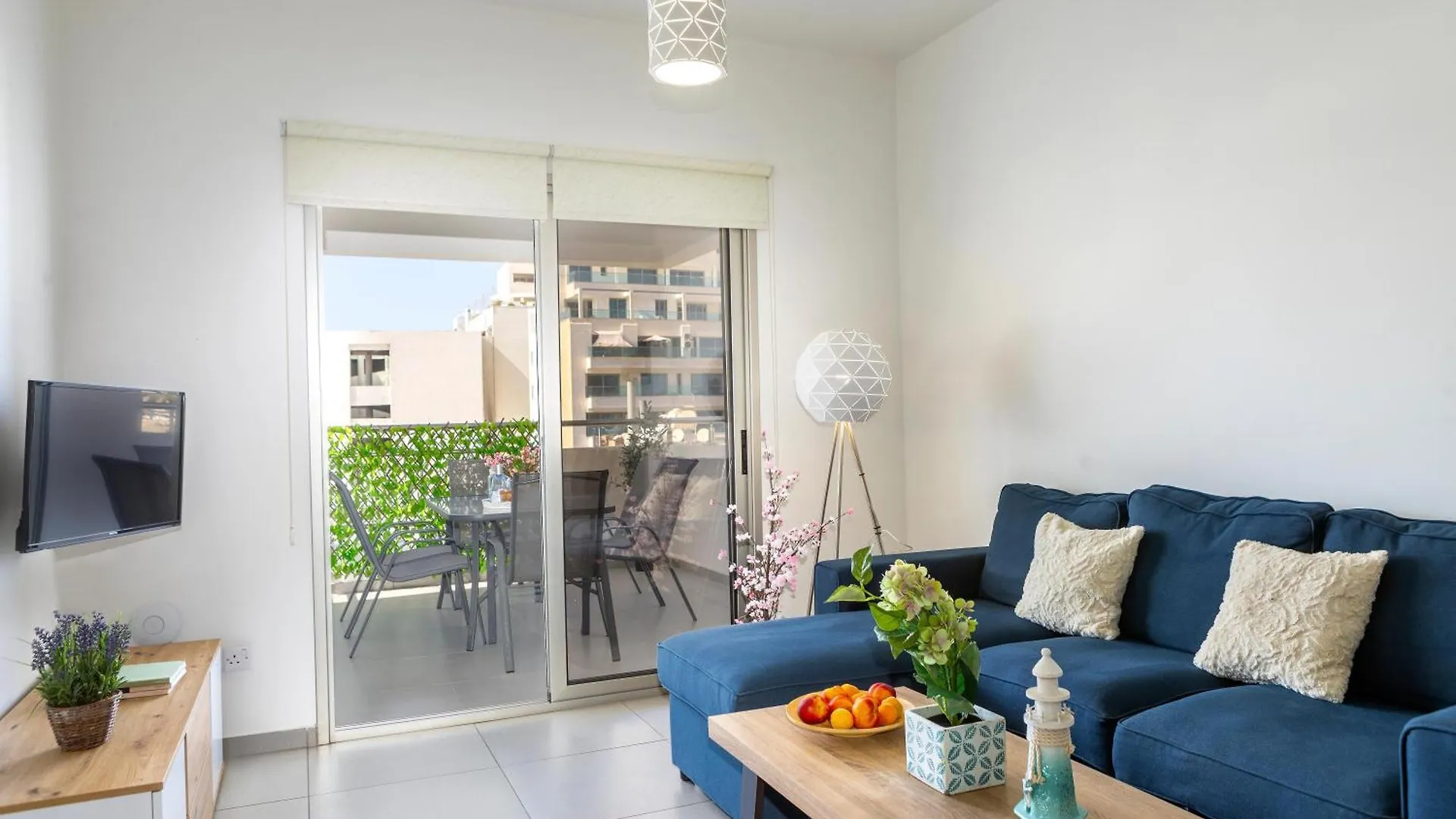 Airbnsea City Centre Side Sea View Apartments Larnaca