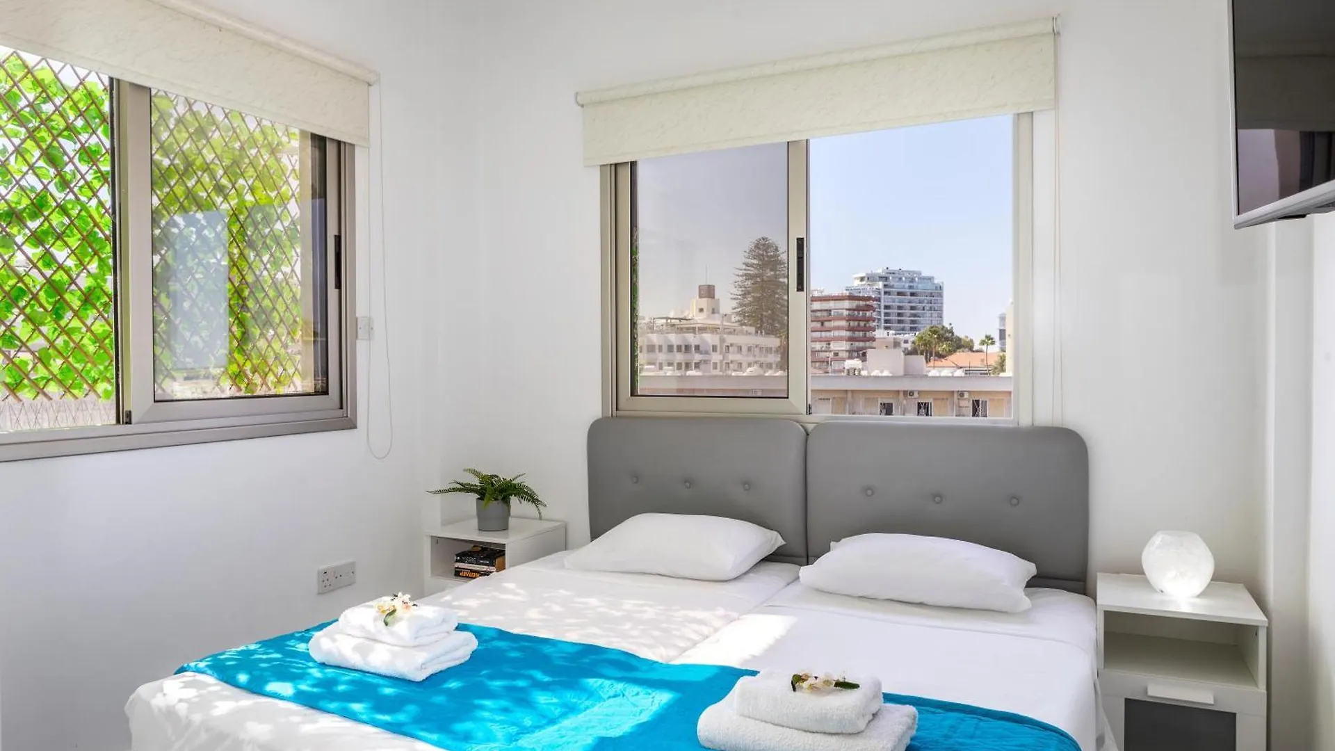 Airbnsea City Centre Side Sea View Apartments Larnaca