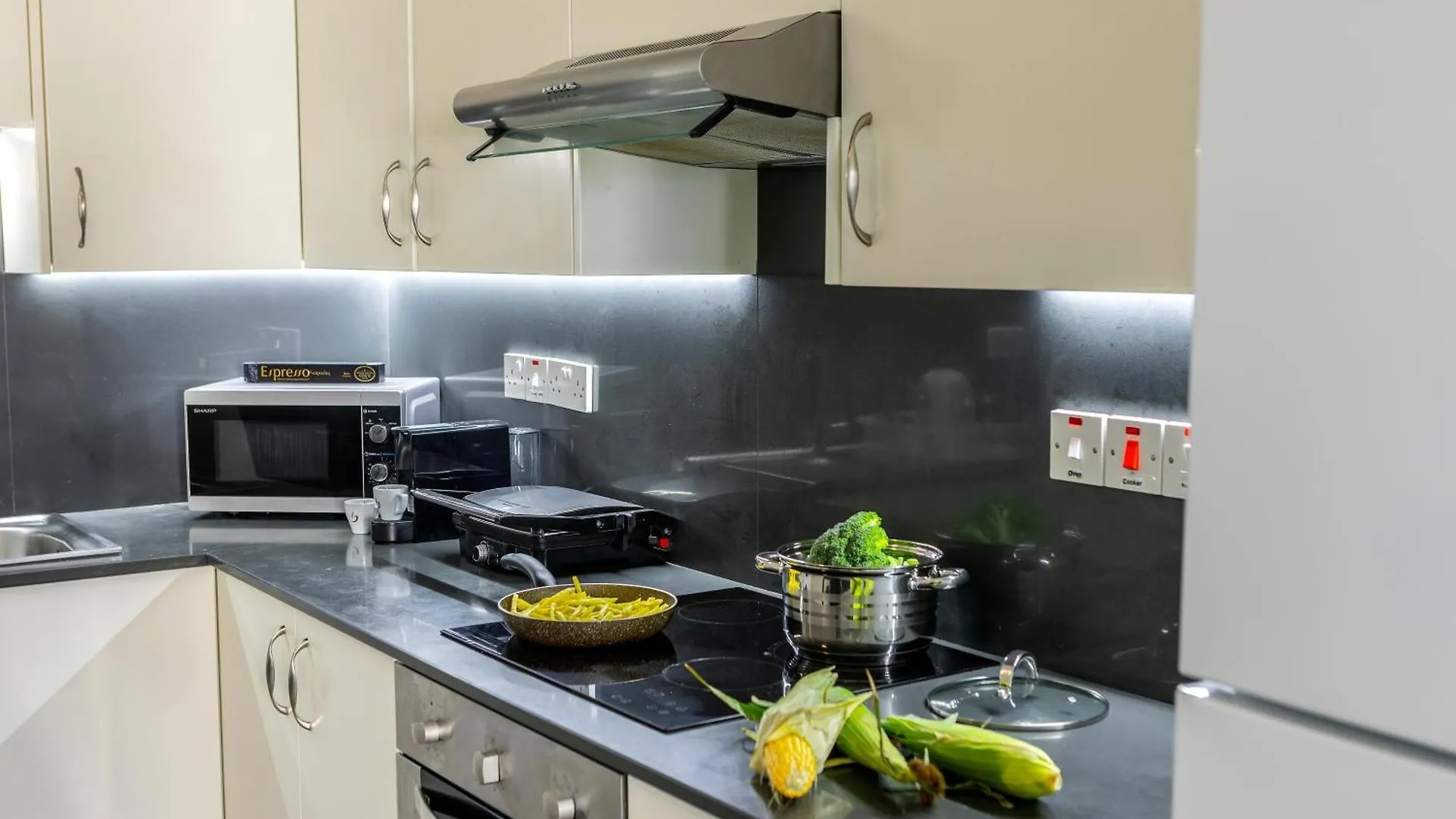 Airbnsea City Centre Side Sea View Apartments Larnaca Cypr