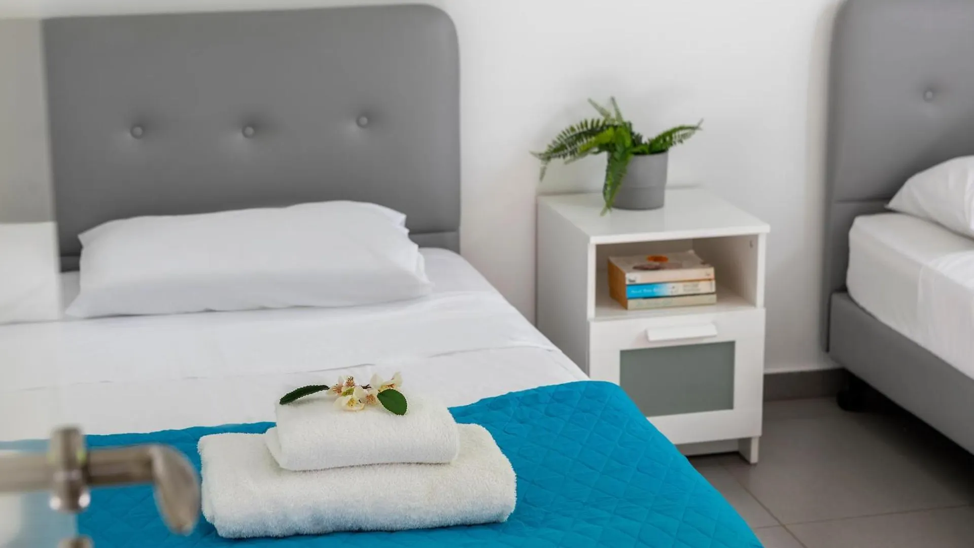 Airbnsea City Centre Side Sea View Apartments Larnaca