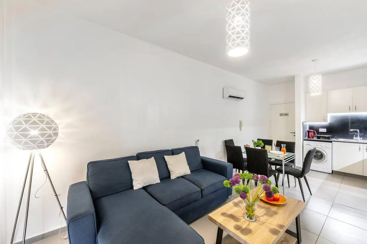 Airbnsea City Centre Side Sea View Apartments Larnaca Cipro