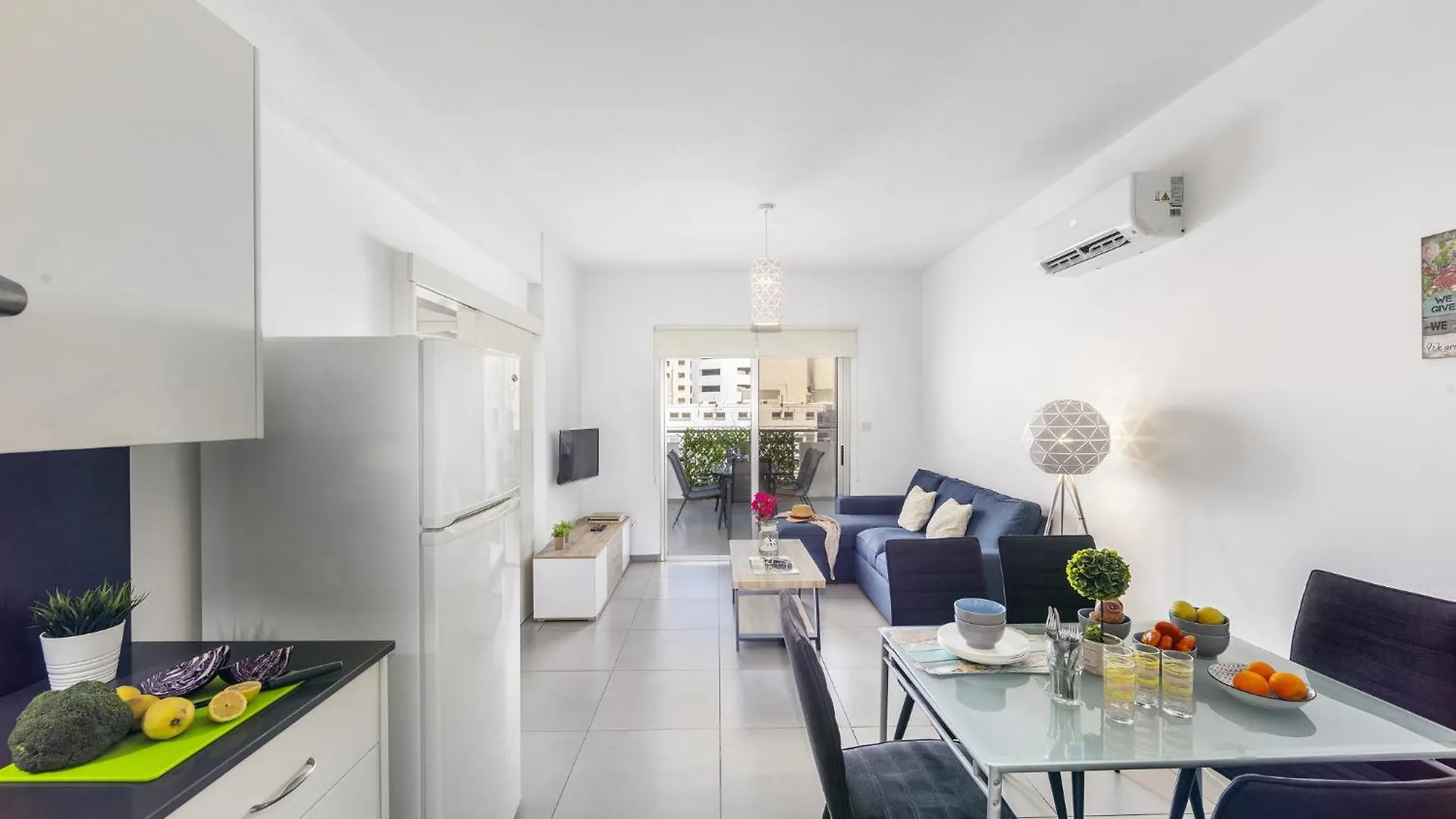 Airbnsea City Centre Side Sea View Apartments Larnaca