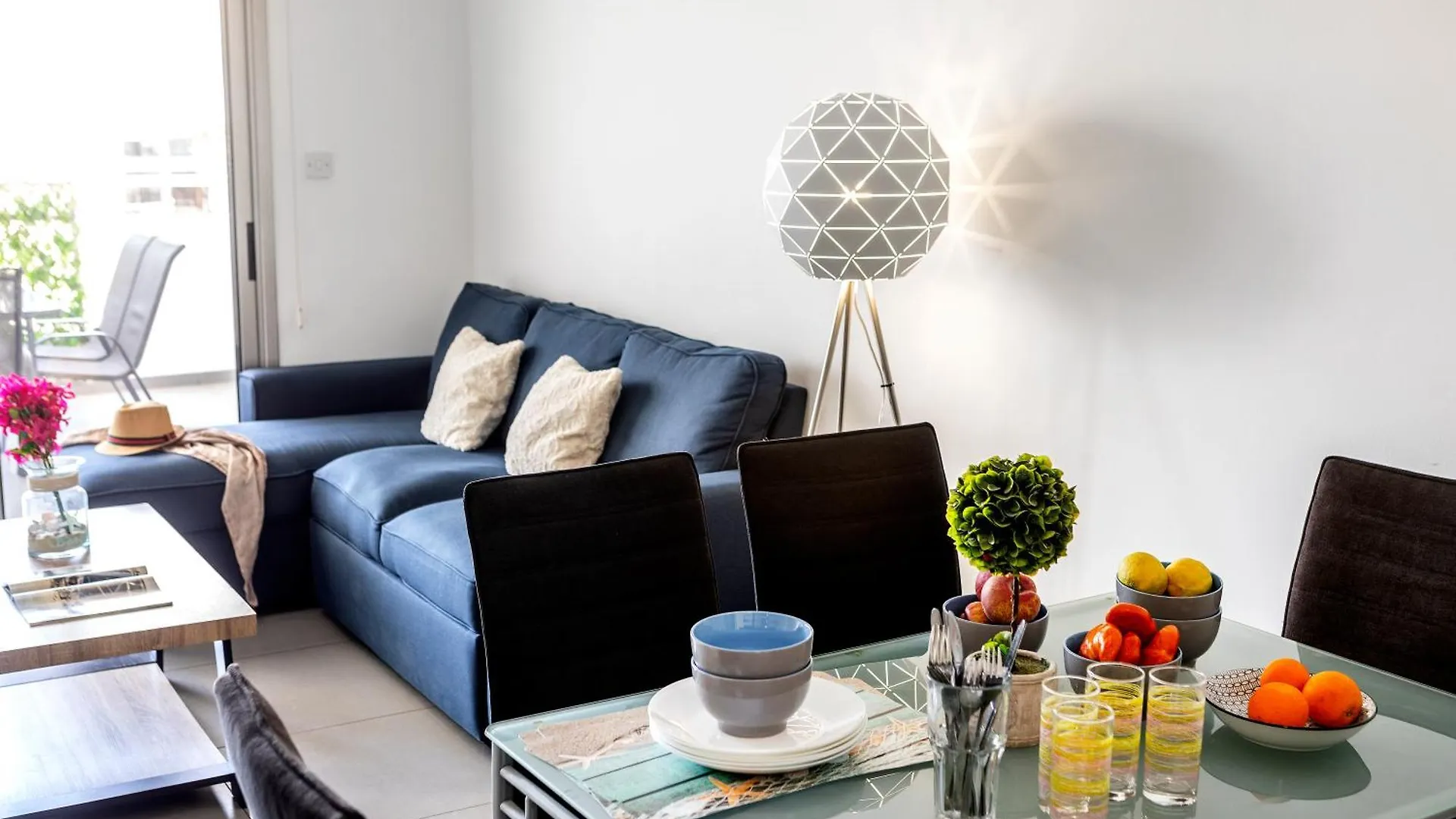 Airbnsea City Centre Side Sea View Apartments Larnaca