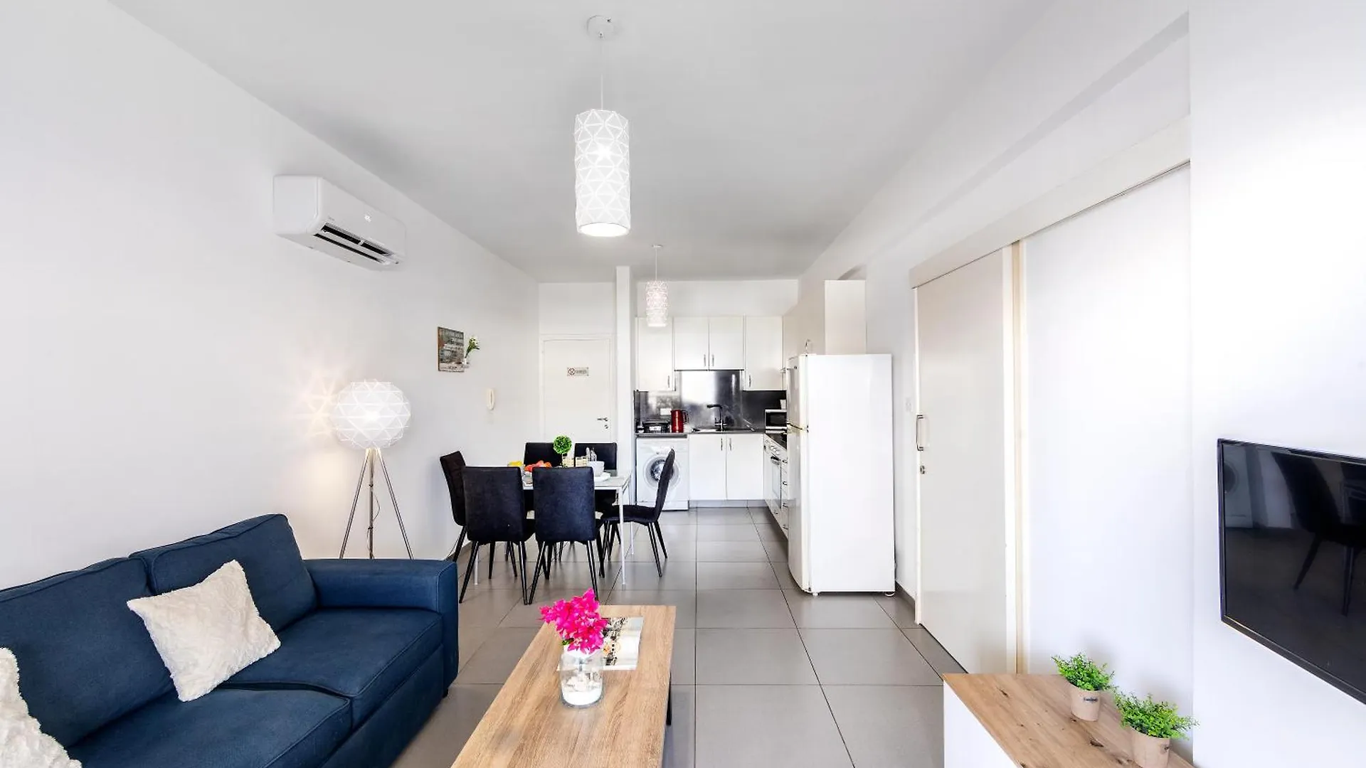 Airbnsea City Centre Side Sea View Apartments Larnaca 0*,  Cipro
