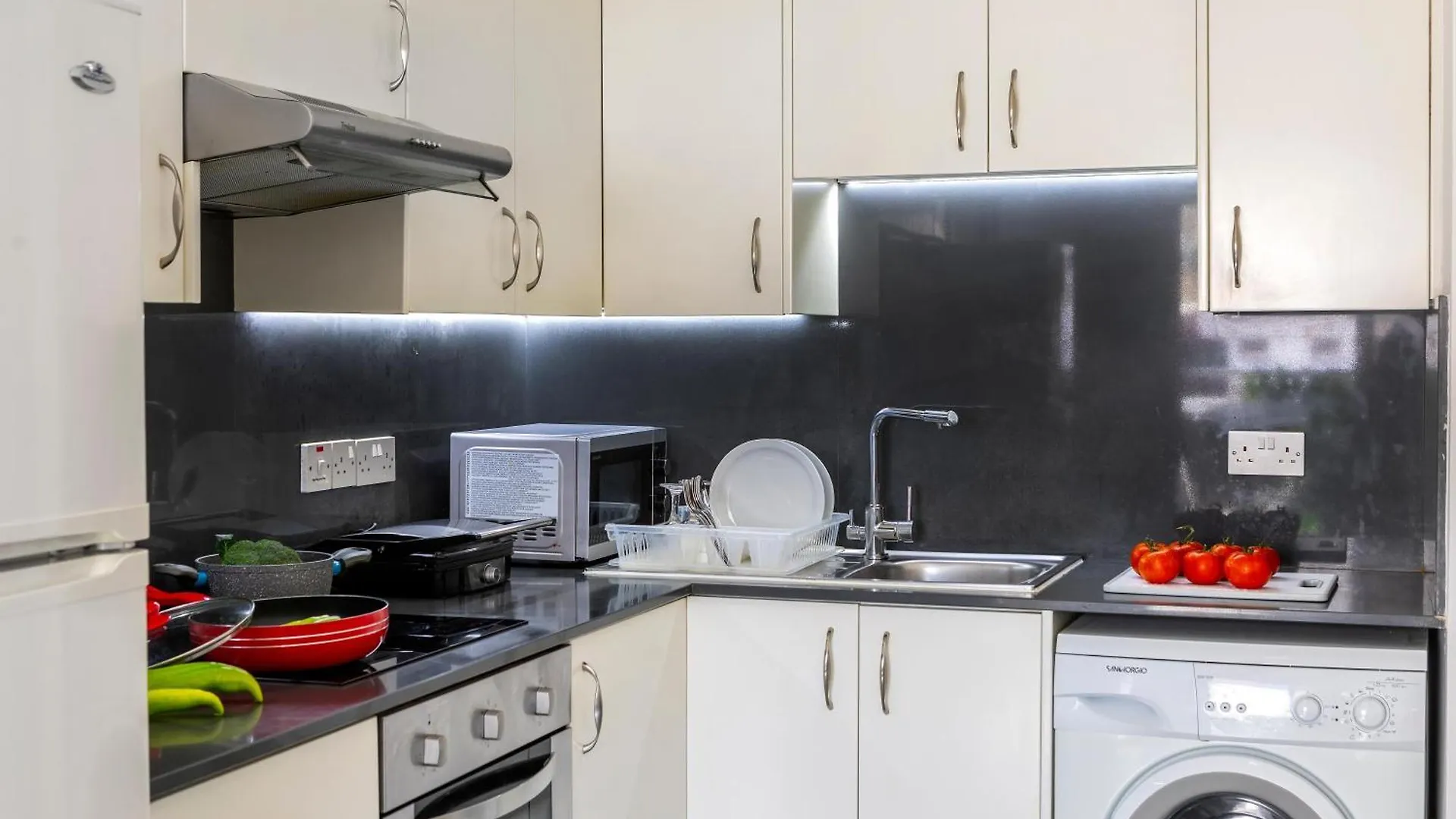 Airbnsea City Centre Side Sea View Apartments Larnaca