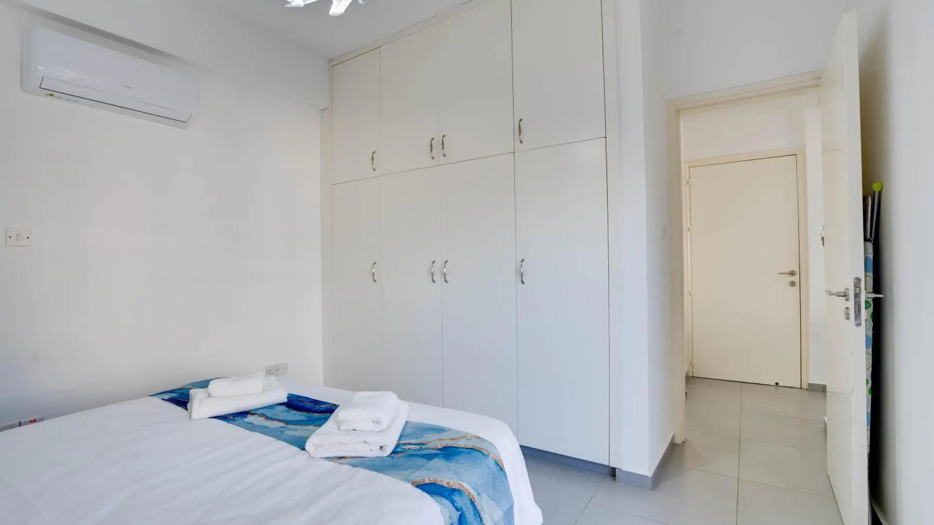 Airbnsea City Centre Side Sea View Apartments Larnaca 0*,