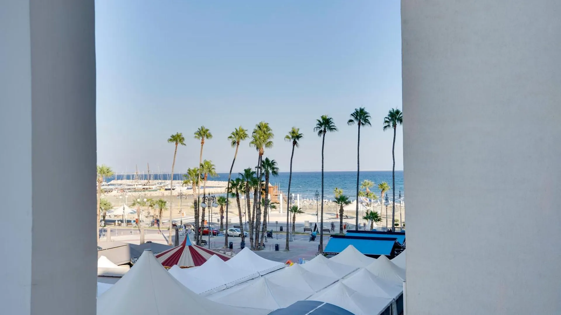 Airbnsea City Centre Side Sea View Apartments Larnaca
