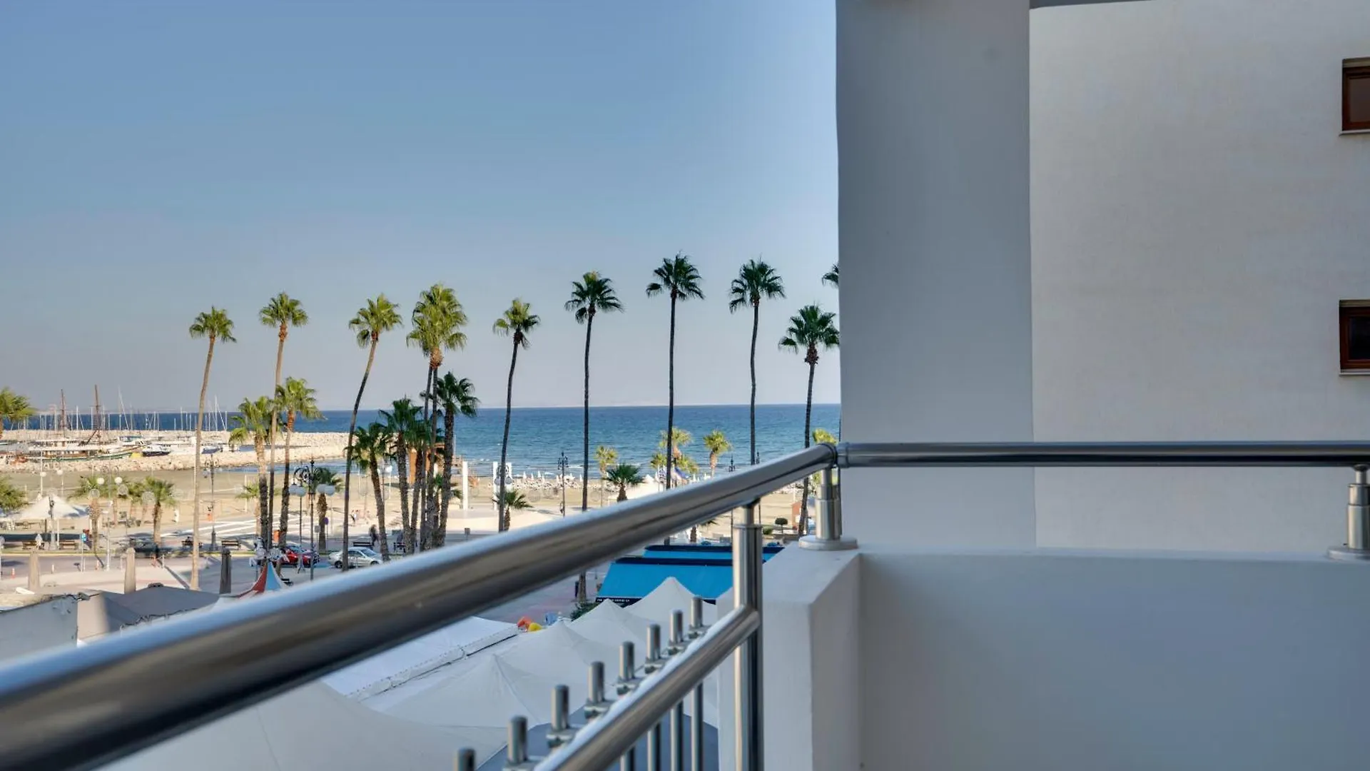 Airbnsea City Centre Side Sea View Apartments Larnaca