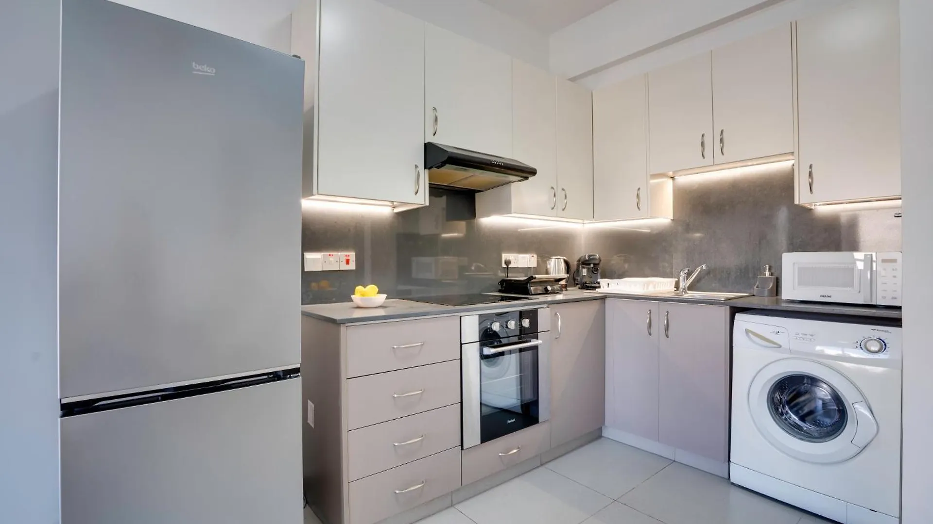 Airbnsea City Centre Side Sea View Apartments Larnaca Cipro