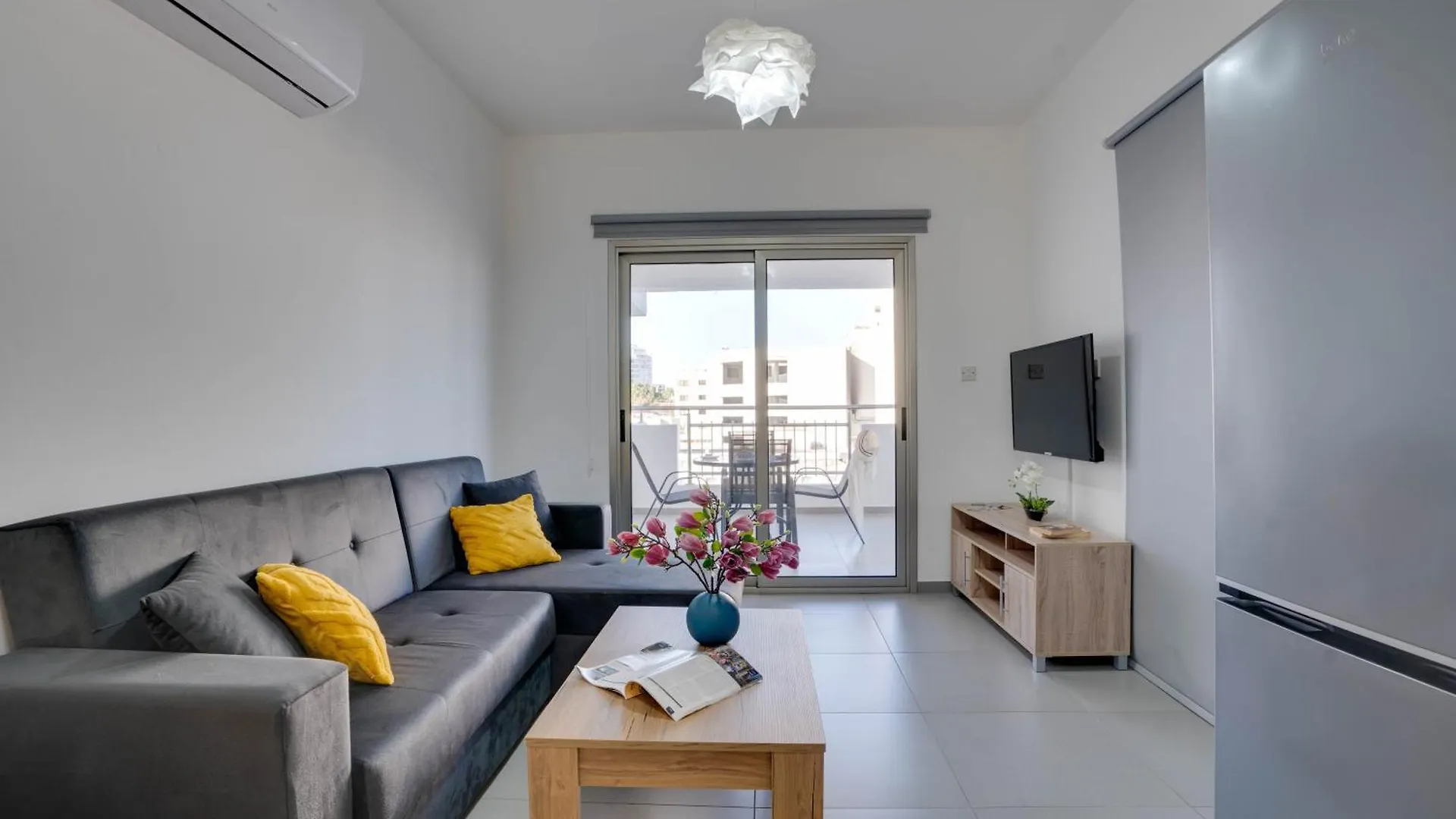 Airbnsea City Centre Side Sea View Apartments Larnaca 0*,  Cipro